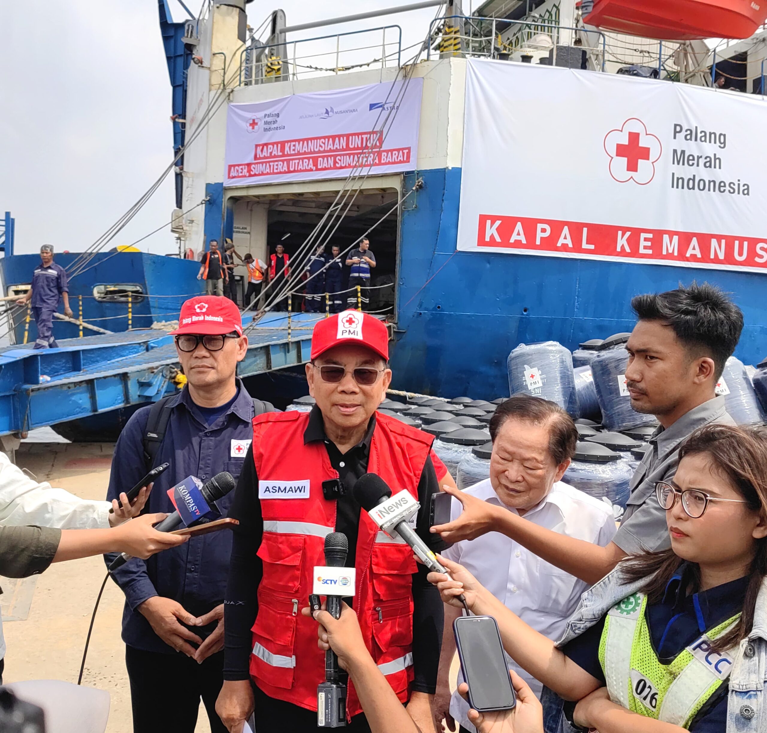PMI Berangkatkan Kapal Kemanusiaan Bawa 60 Tangki Air dan Bantuan Logistik ke Aceh, Sumut, dan Sumbar
