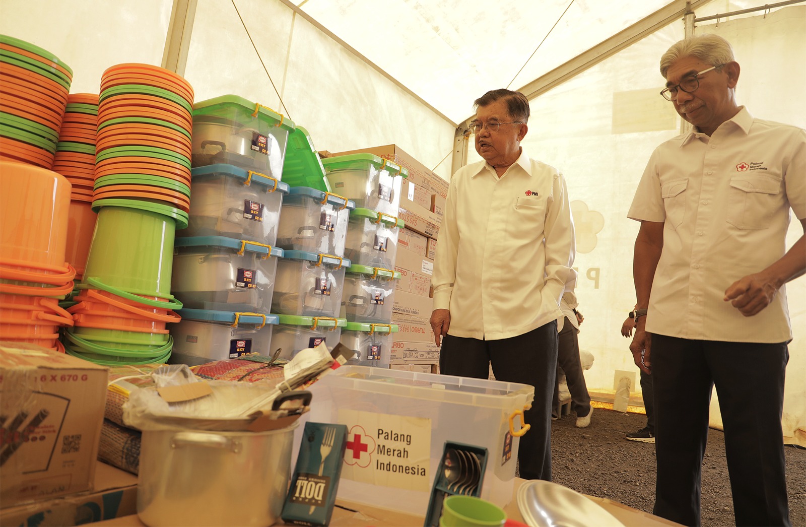 PMI Kirim 1.000 Paket Peralatan Dapur untuk Korban Banjir di Aceh, Sumatera Utara, dan Sumatera Barat