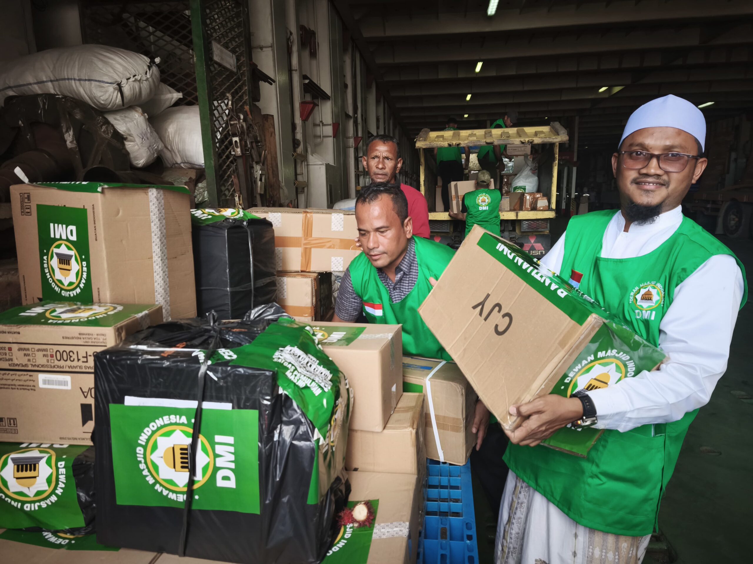 DMI Aceh Terima Bantuan Peralatan Ibadah untuk Masjid Terdampak Banjir